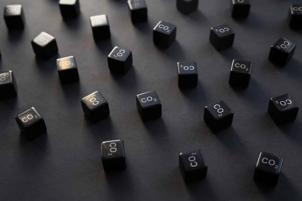 Comment tesla génère des revenus grâce à la taxe carbone ?